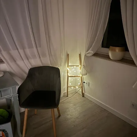 Anja Apartman *